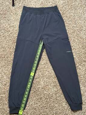 Alive women’s Lightweight Tapered Joggers - Black